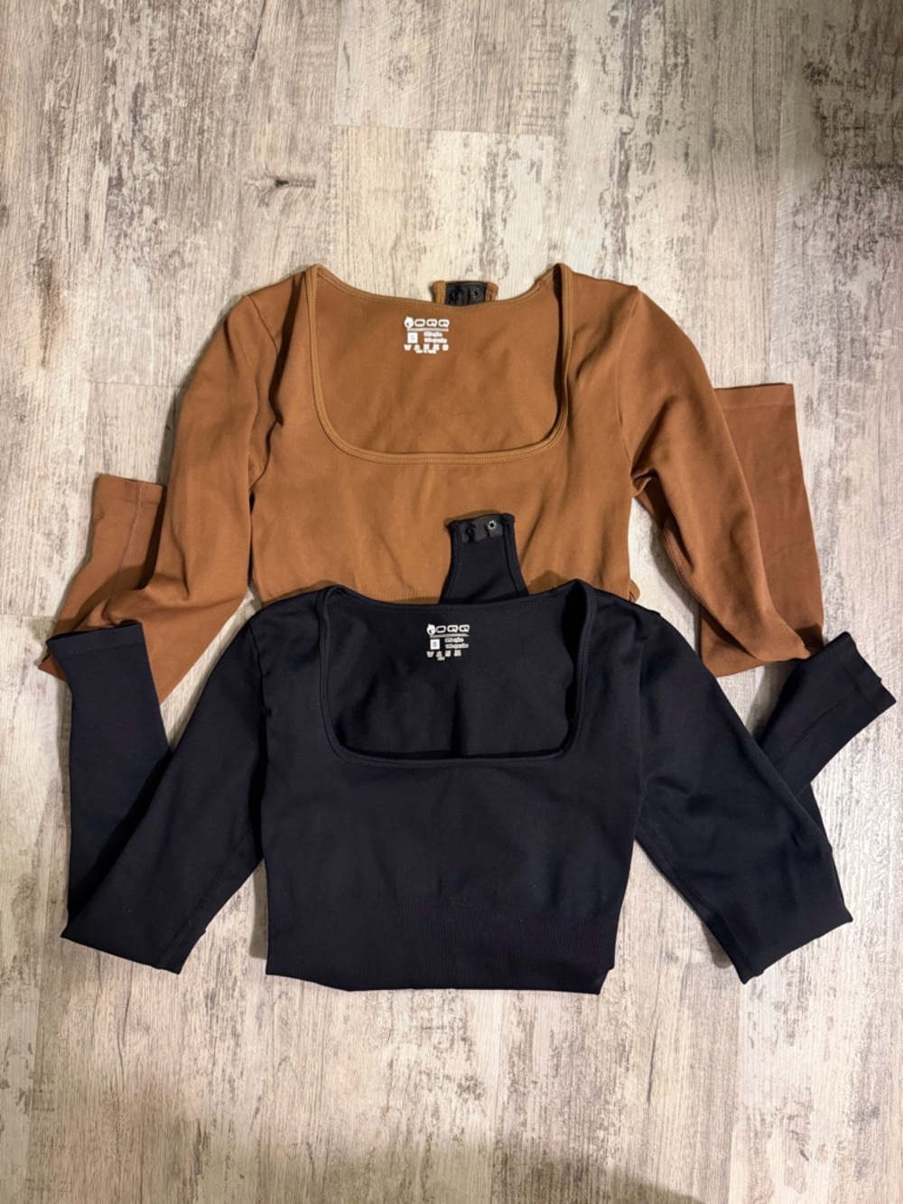 Set of 2 Women’s Square-Neck Long Sleeve Bodysuits- Black and Brown Size S